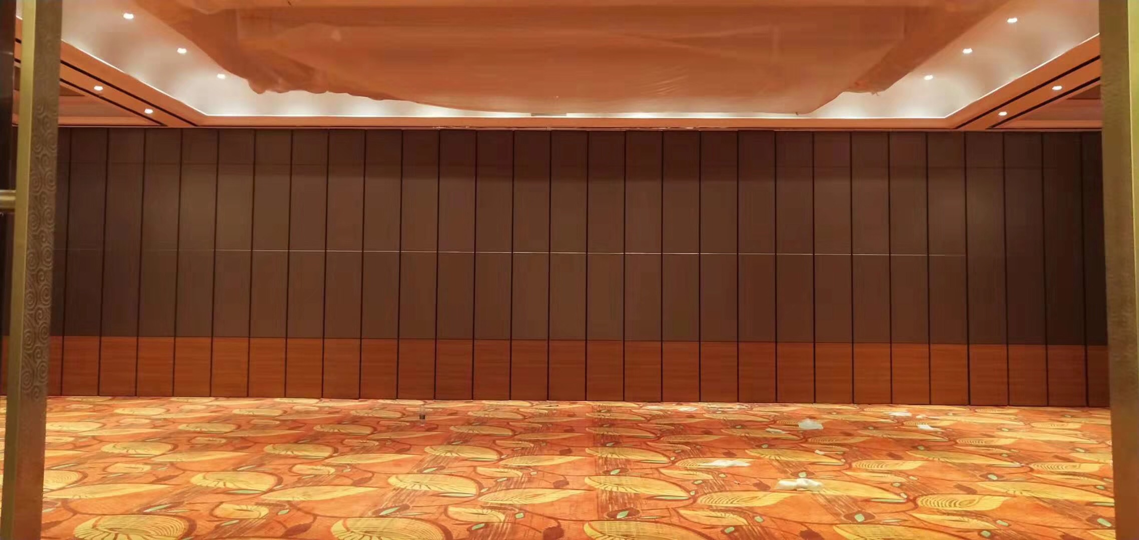 活动隔断-木饰面+硬包